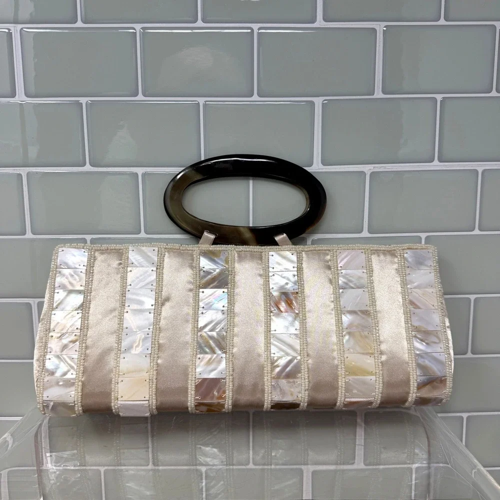 Vintage Y2K DV Collection Vita Mother of Pearl Clutch Tortoiseshell Handle